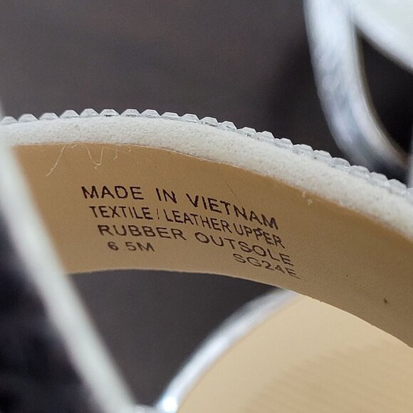 NEW Michael Kors Carrie Sandal Women's 6.5M Silver Metallic Leather Heels - Picture 9 of 13